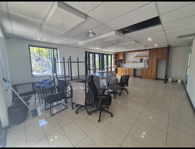 243M² OFFICE TO LET IN WOODMEAD